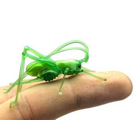  Grasshopper: Journey into the World of Insects - A Symphony of Miniature Wonders and Ecological Intricacies